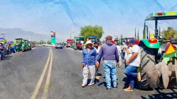 Campesinos bloquean nuevamente carretera Actopan-Progreso por falta de agua de riego