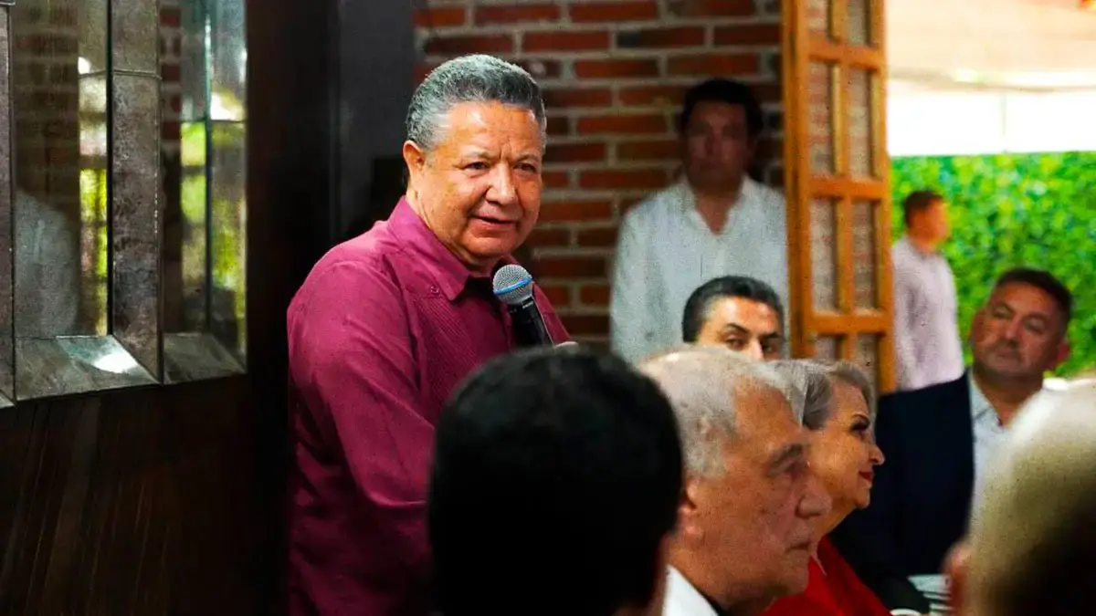 Julio Menchaca se reúne con el GPI tras alianza con Morena en Hidalgo