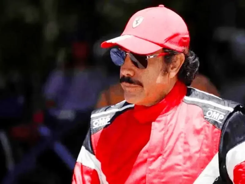 Omar Fayad, exgobernador de Hidalgo, debuta como piloto de carreras en Norsk Racing