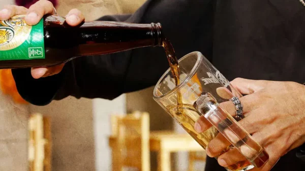 Regidores se oponen a restricción del horario de venta de alcohol en bares de Pachuca