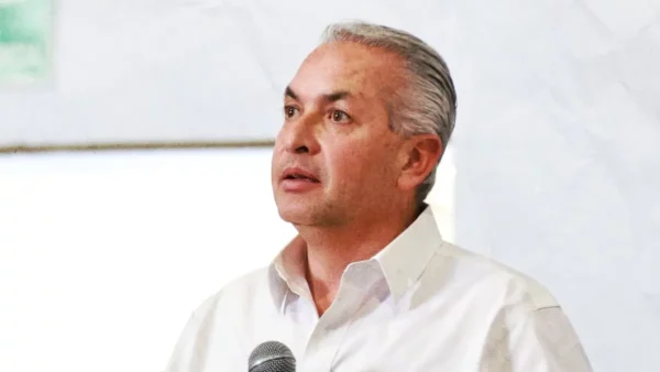 Sergio Baños niega la existencia de aviadores en el gobierno de Pachuca.
