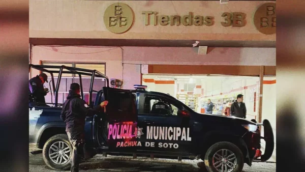 Hombre rocía gasolina a empleados para asaltar Tienda 3B en Pachuca 