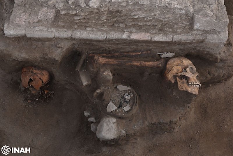 Descubren altar y ofrendas con restos óseos afuera de Zona Arqueológica de Tula
